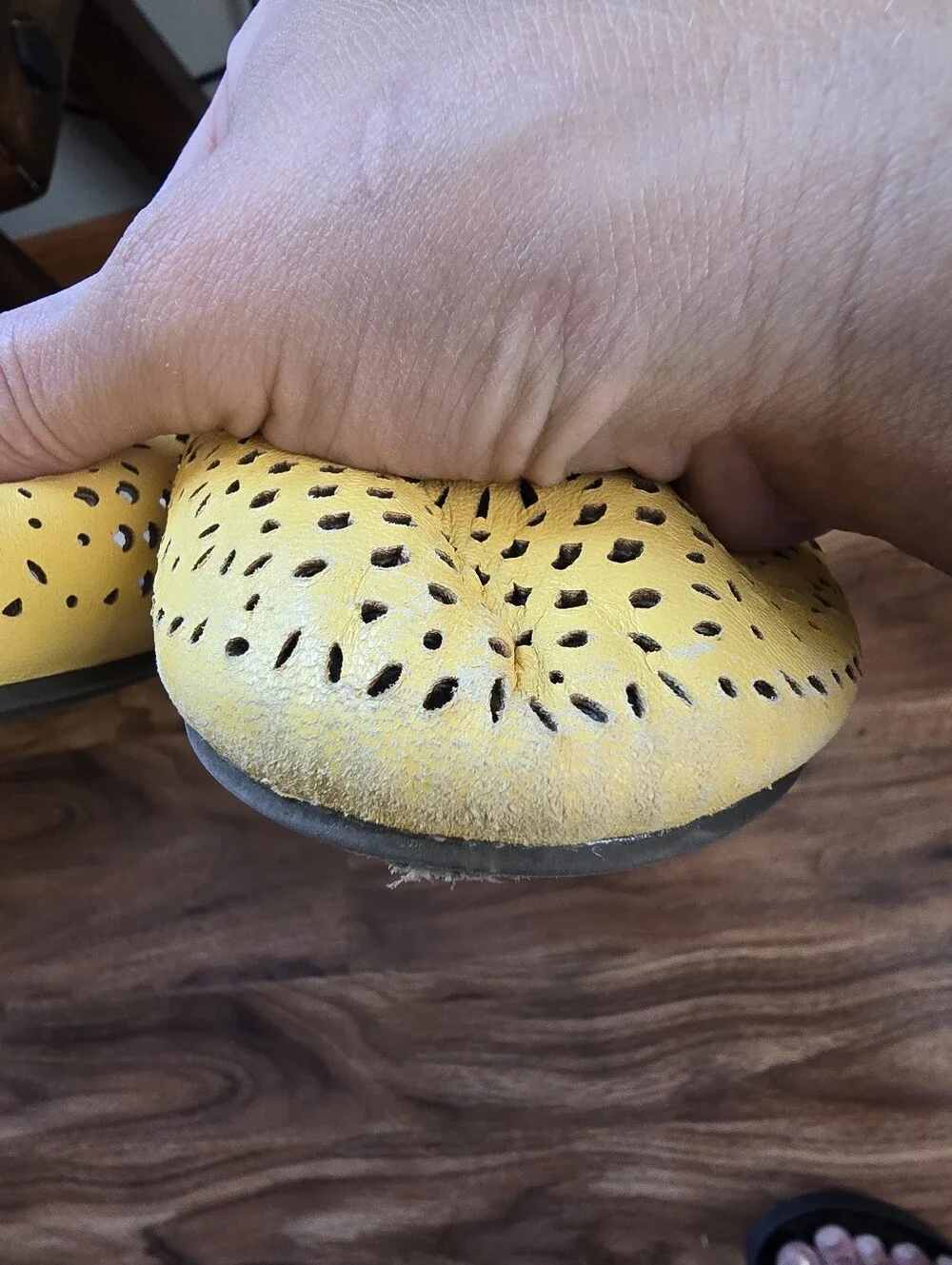 Vionic Robyn Perforated Leather Ballet Flats Yellow Size 9